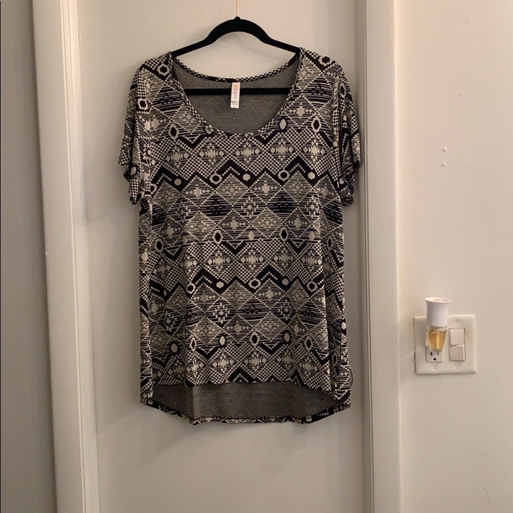 XL Classic tee LuLaRoe